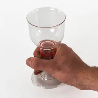 Verre à pied ergonomique Etac Tasty
